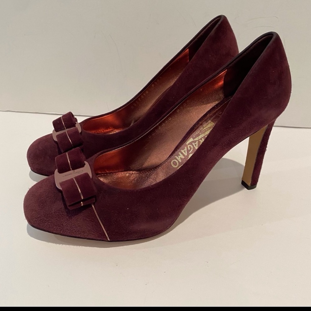 🆕 Salvatore Ferragamo Suede Pumps NIB - Picture 8 of 13